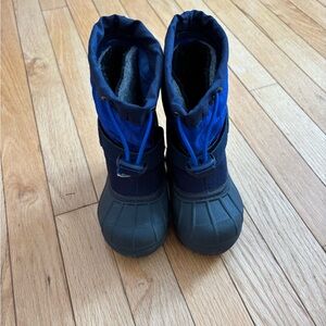 7t boy winter boots. Only worn once!